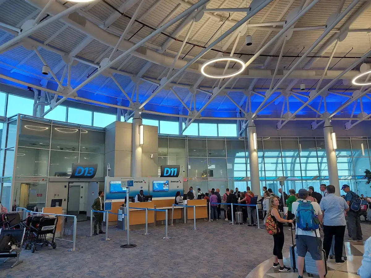 American Airlines se confruntă cu întreruperi majore la Dallas-Fort Worth