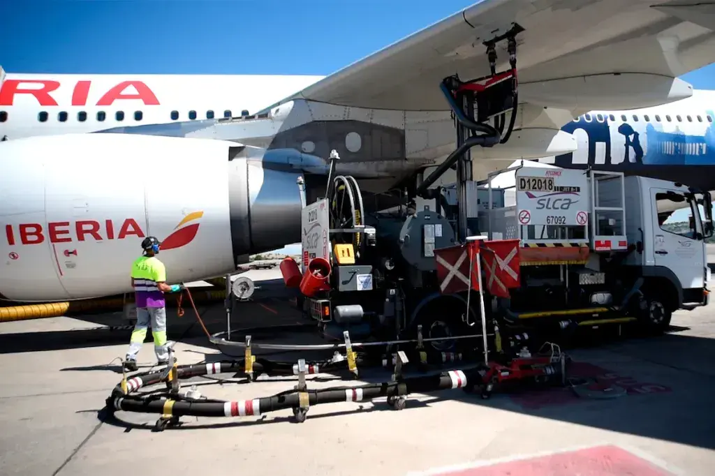 Compania aeriană a transmis cu succes costurile de combustibil pasagerilor