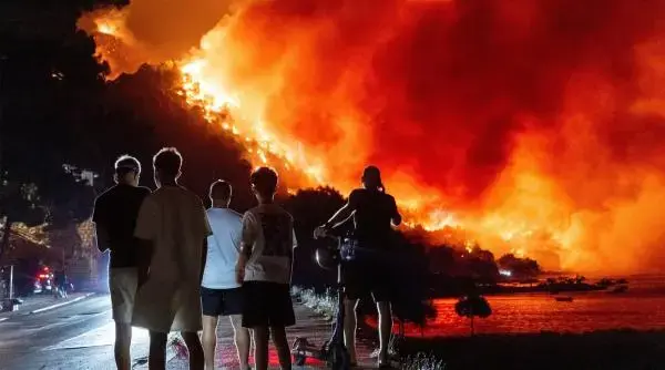 Incendii devastatoare în Croația: Peste 2.000 de oameni evacuați