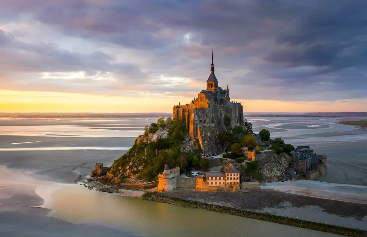 Insula misterioasă reapare zilnic în largul coastei franceze