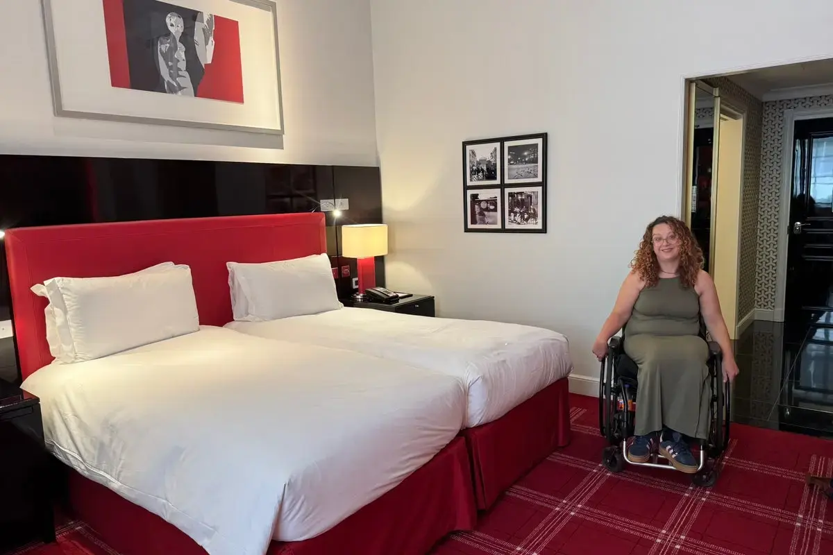 Londra Accesibilă: Ghidul Hotelurilor Prietenoase cu Scaunele cu Rotile