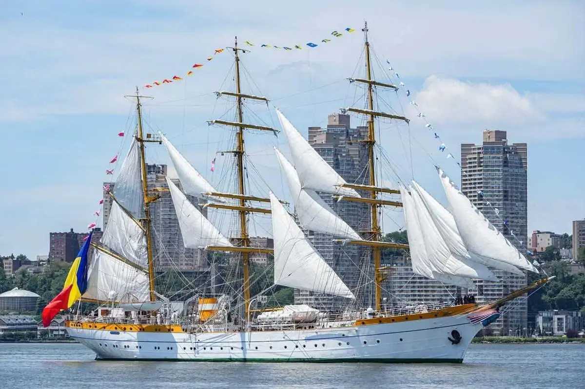 Nava-școală Mircea a reprezentat România la parada de Ziua Independenței din New York
