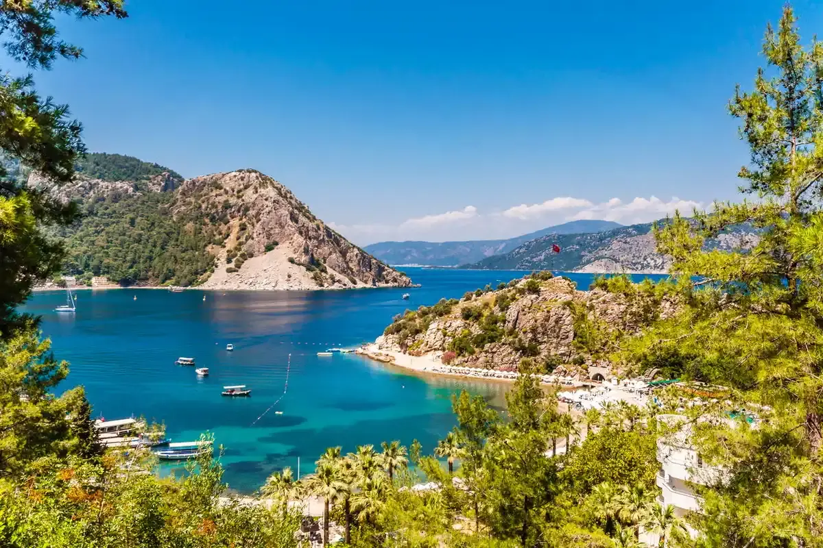 Patru copii spitalizați după ce ușa camerei cu abur a fost ruptă la Marmaris Resort