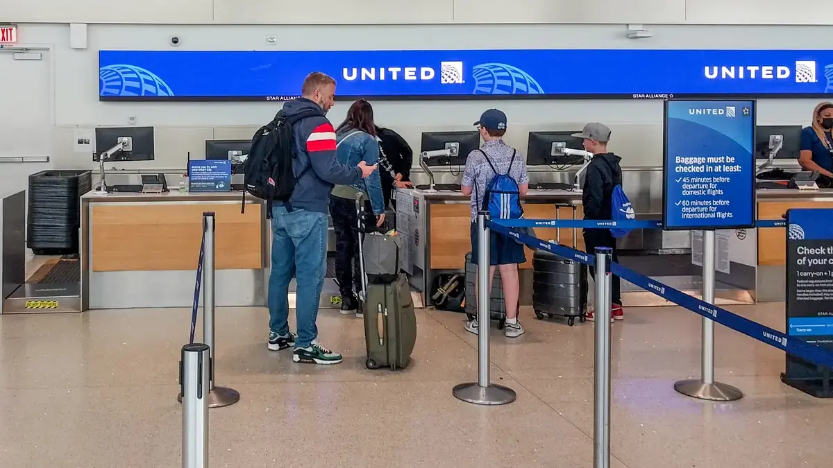 Scandal la SFO: Angajat United Airlines, acuzat că a refuzat să returneze un iPad