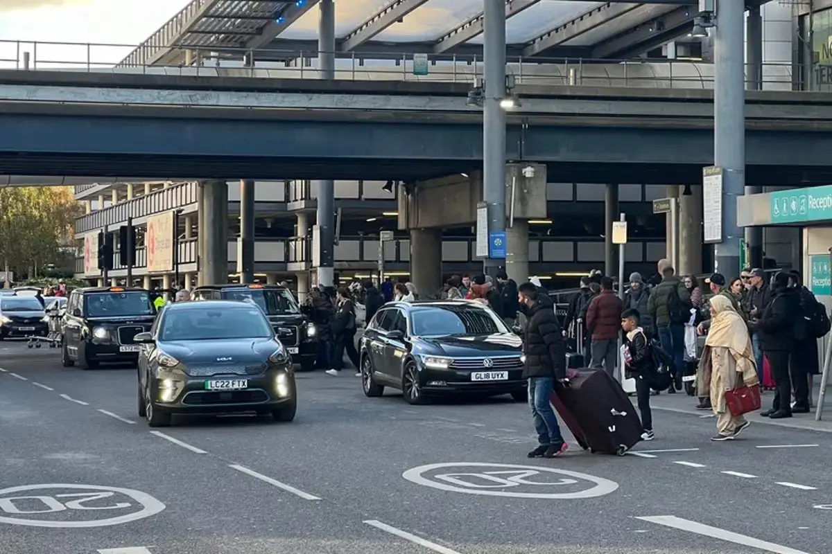 Tarifele de debarcare pentru aeroporturile din Marea Britanie cresc cu o treime