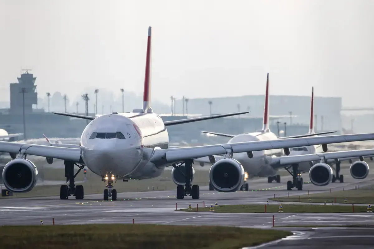 Zbor anulat sau întârziat? Iată cum îți ceri drepturile în aeroport