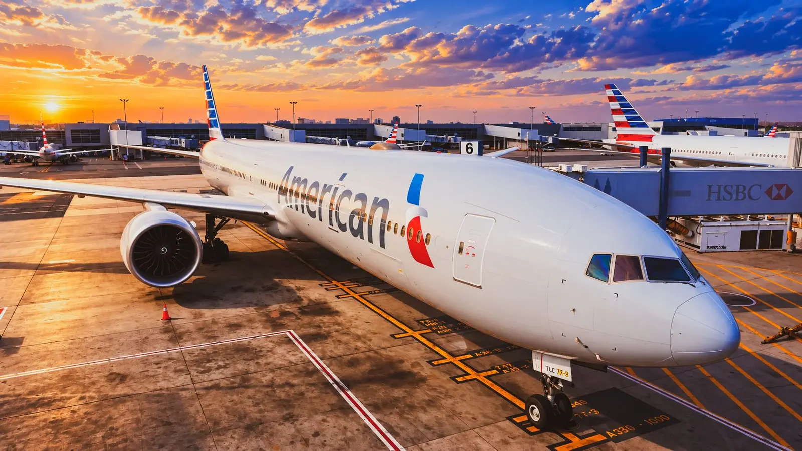 American Airlines înlocuiește clasa First pe rute lungi cu Flagship Suites