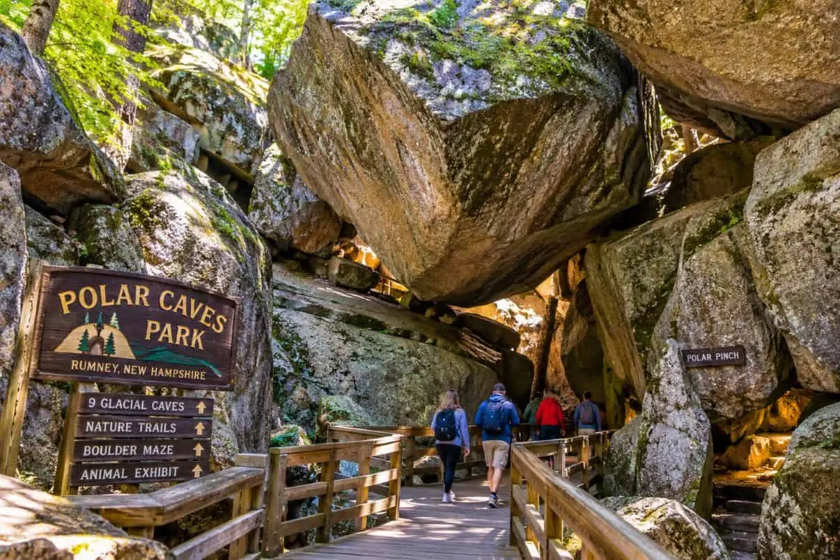 Un bloc de granit de 80 de tone a căzut pe un traseu turistic în New Hampshire