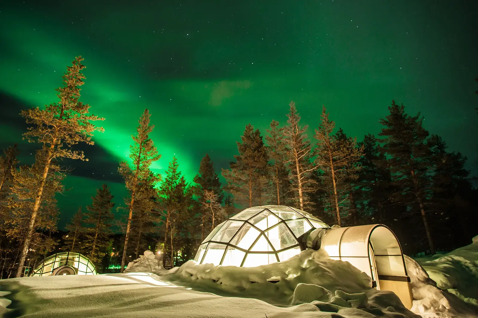 Dormi sub stele: cele mai bune igloo-uri din lume