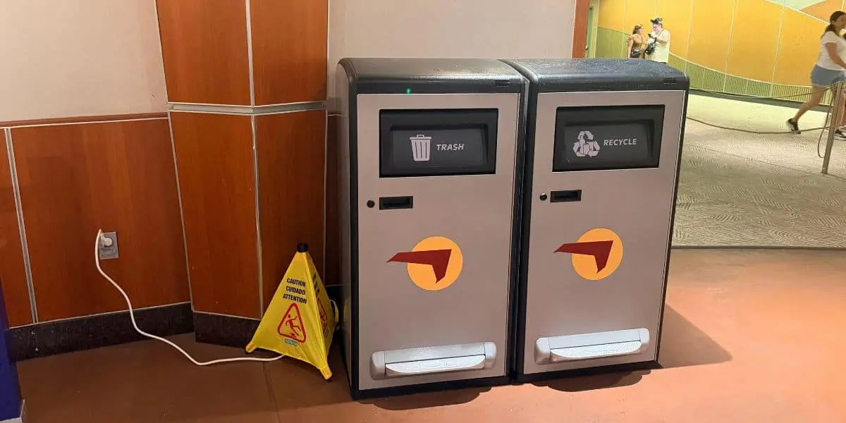 Prima gunoiă solară defectuoasă poate fi văzută la Walt Disney World