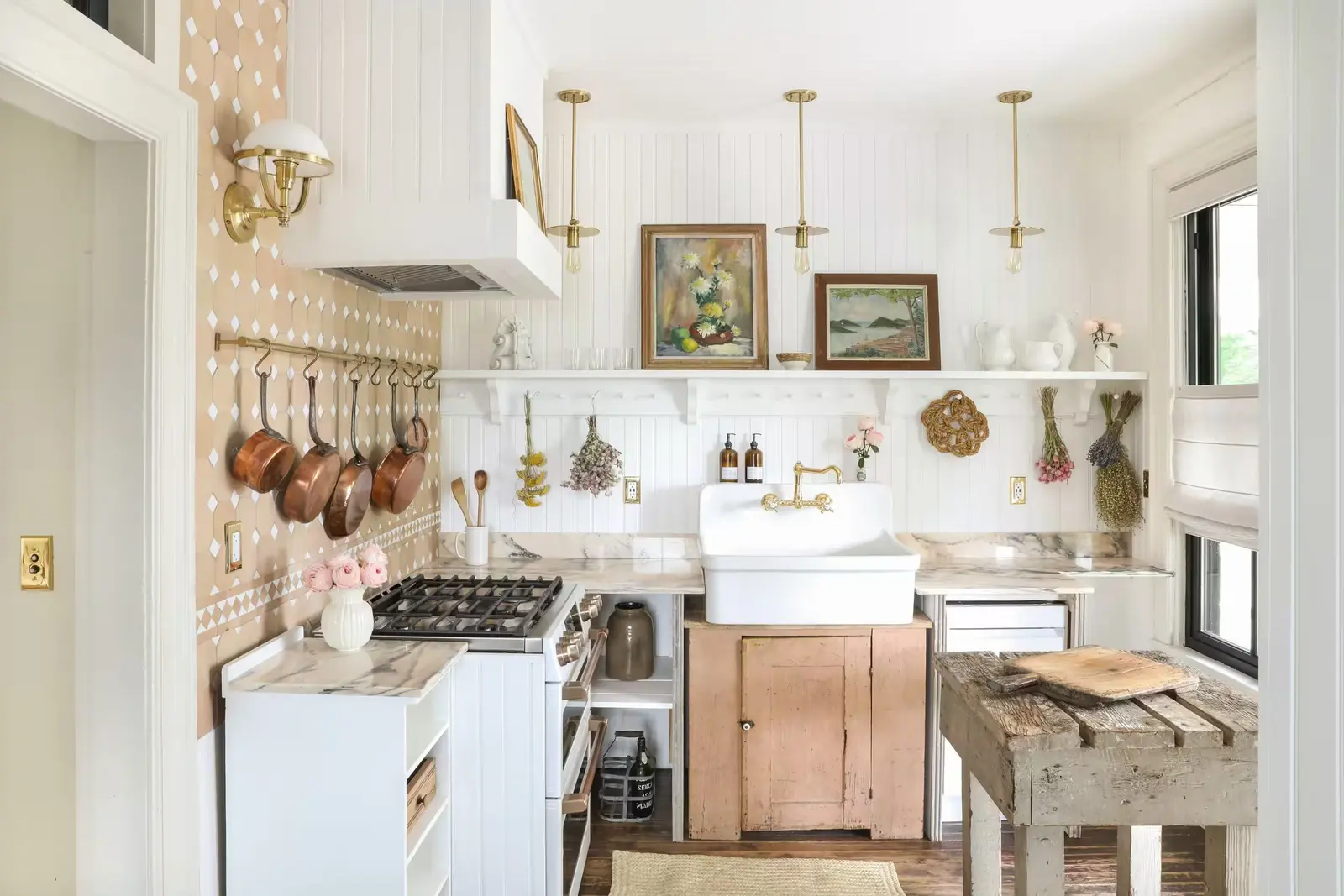 Cottagecore: 10 Airbnbs care te poartă în timp