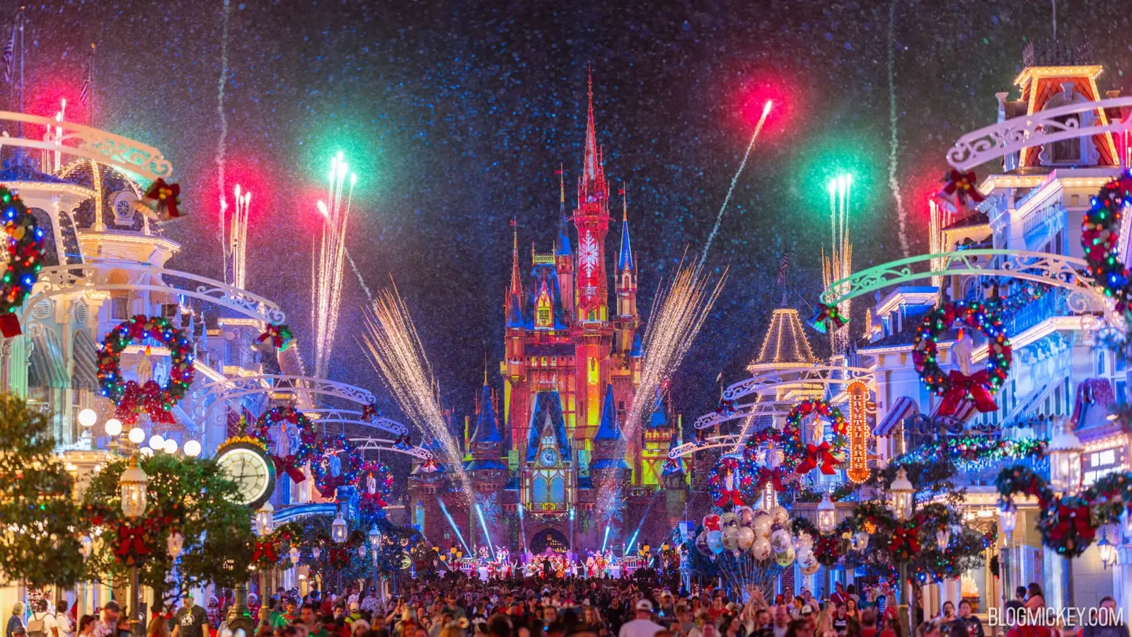 Nopțile de petrecere Disney vândute integral
