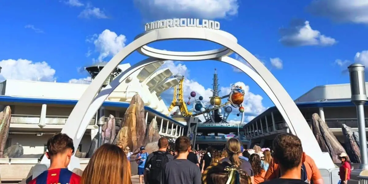 Disney renunță la restricțiile rigide din parcurile sale