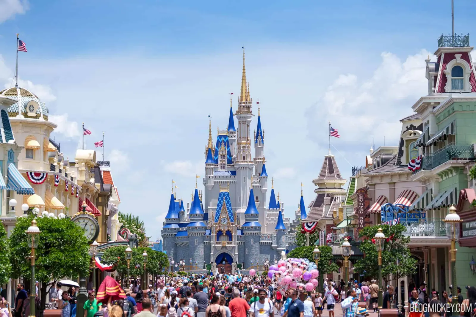 Vizitele la Disney World scad ușor în 2025, iar Universal își crește veniturile cu Epic Universe