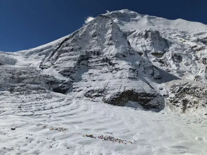 Echipele de alpinism se pregătesc pentru avansarea spre tabără 3 pe Dhaulagiri
