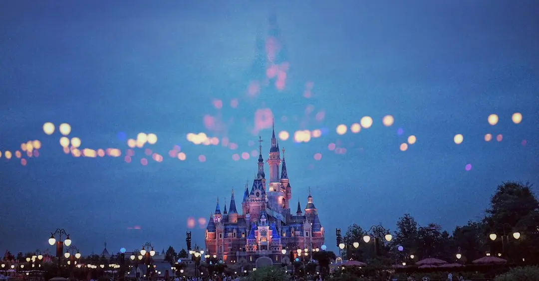 Imperiul Disneyland: Cum ajung 3,6 miliarde de dolari anual din buzunarele vizitatorilor