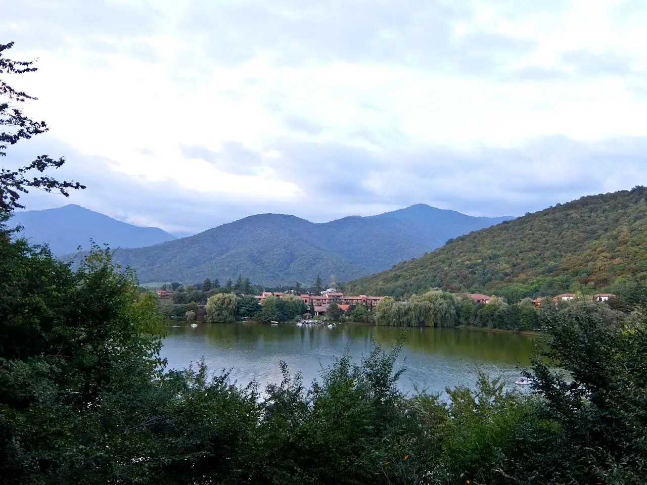 Evadare de lux printre podgorii la Lopota Lake Resort din Georgia