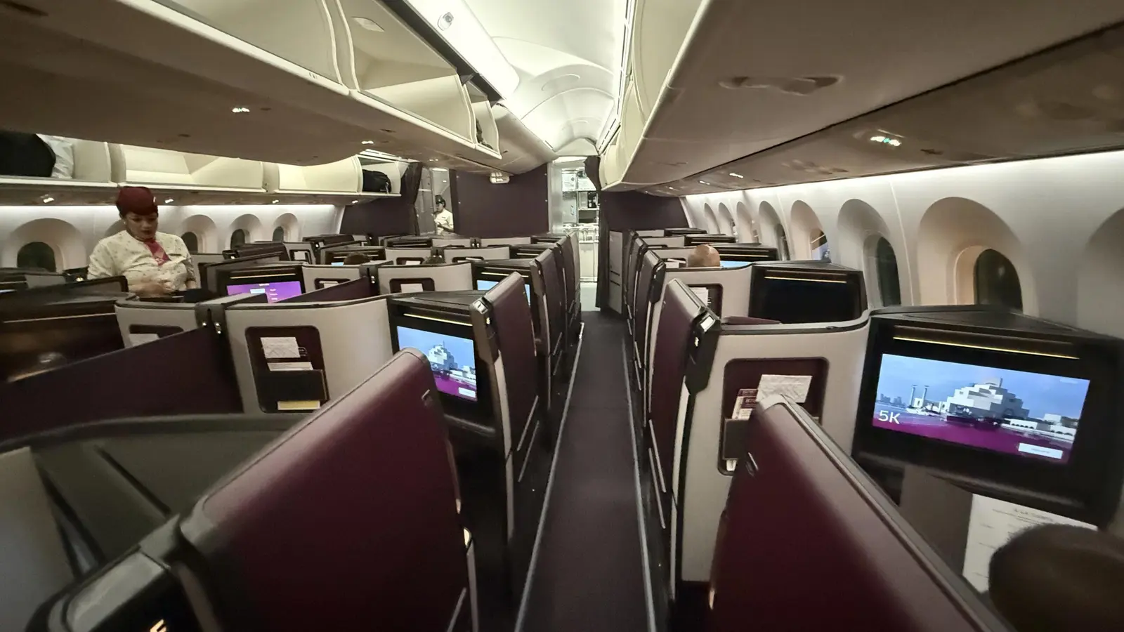 Lux la preț de bilet economic: Cum a ajuns un călător din India în Europa cu Qatar Airways