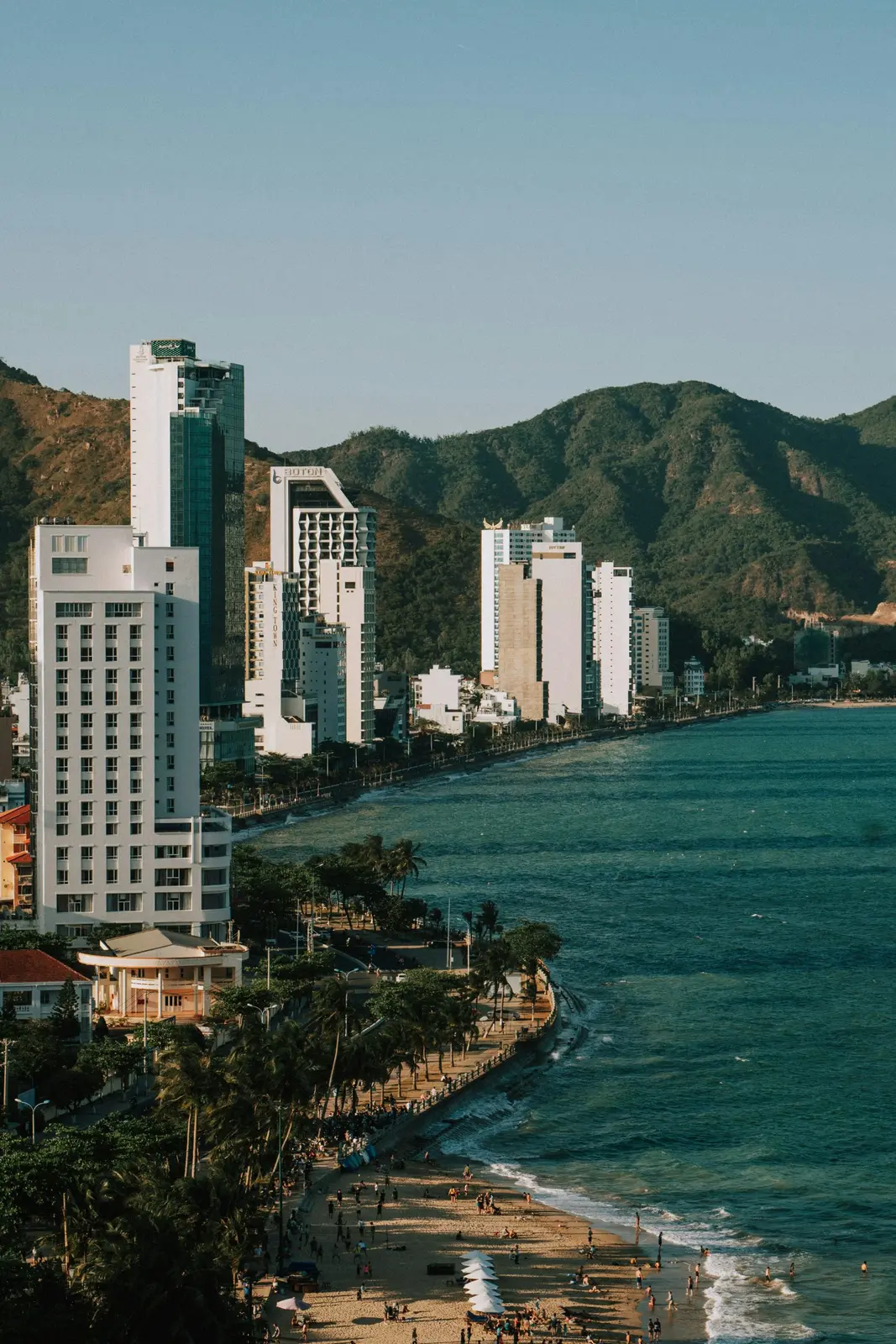Nha Trang pe un buget: Plaje, insule și viața de noapte