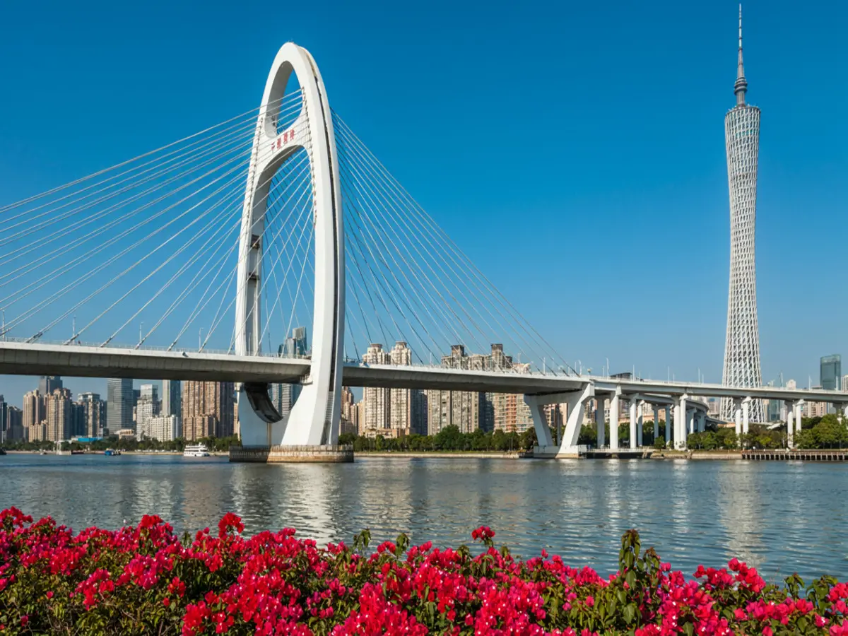 Adrenalină pură în Marele Canion din China: noul magnet pentru turiști!