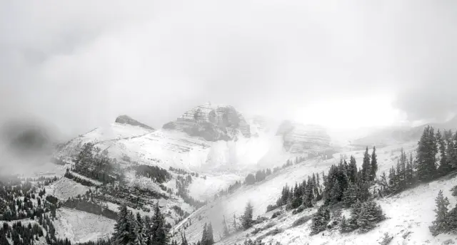 Iarna a revenit în Jackson Hole: prima zăpadă a anului pe Rendezvous