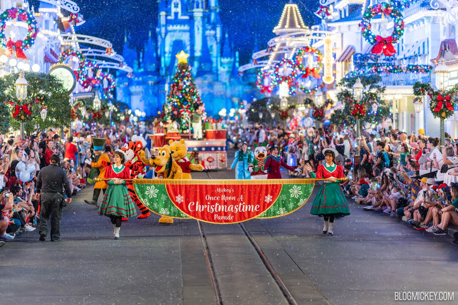 Programul complet pentru sărbătorile de iarnă din Parcul Magic Kingdom
