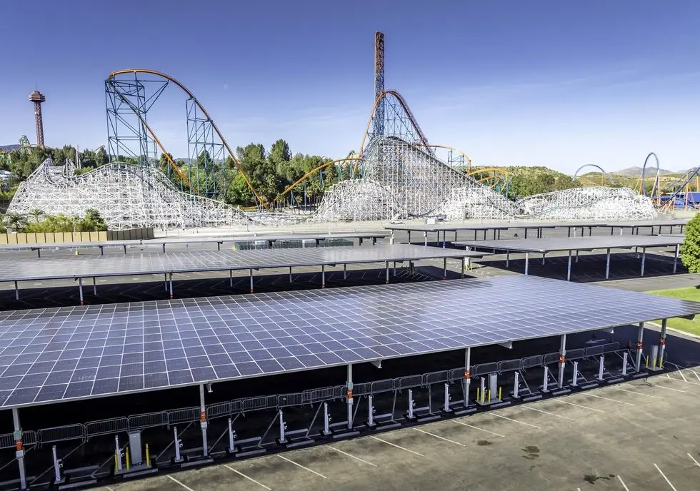 Noul carport solar de la Six Flags Magic Mountain produce energie curată